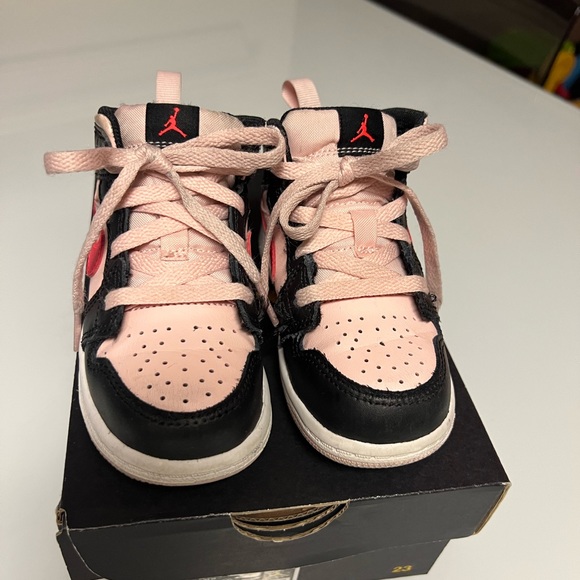 JORDAN - 1 MID 7C TODDLER ATMOSPHERE INFRARED 23 BLACK - Picture 2 of 9